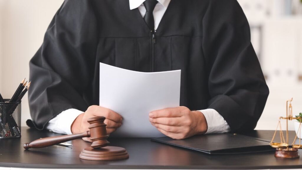 O Que é Recuperação Judicial: Conceito e Etapas. Foi introduzida em 2005 através da lei 11.101 atualiza pela lei 14.112/2020, vigor em 2021